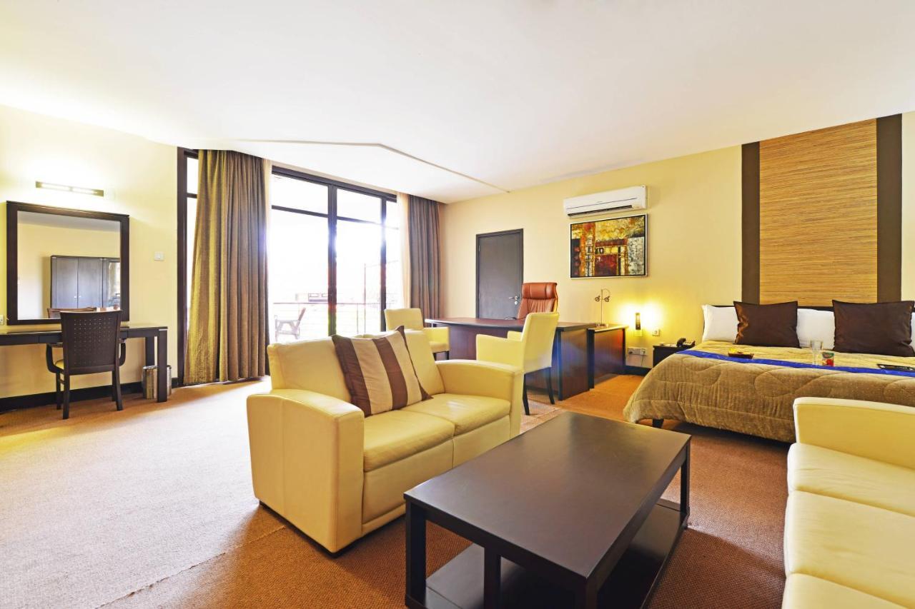 Protea Hotel By Marriott Кампала Экстерьер фото