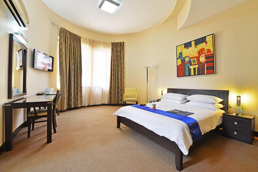 Protea Hotel By Marriott Кампала Экстерьер фото